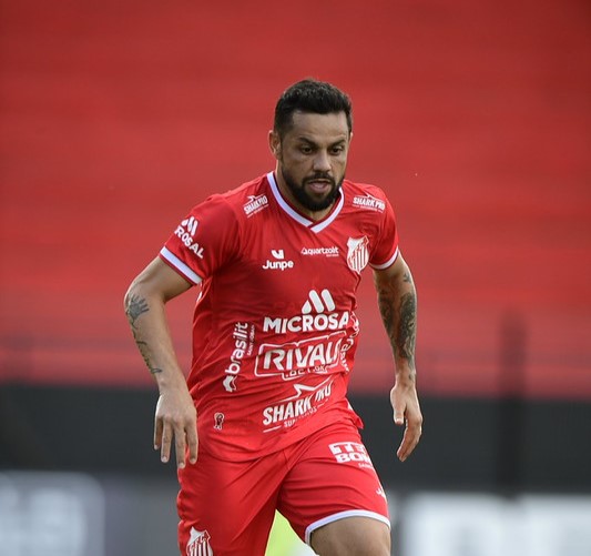 Técnico do Capivariano, Élio Sizenando fala sobre espírito coletivo para surpreender o Palmeiras