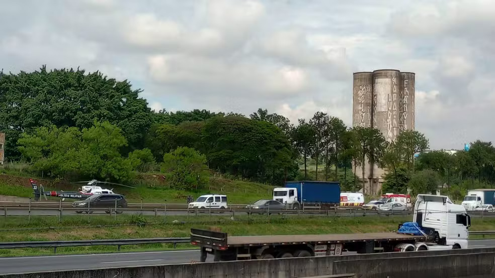 Motociclista tem ferimentos graves após acidente na Rodovia Anhanguera em Sumaré