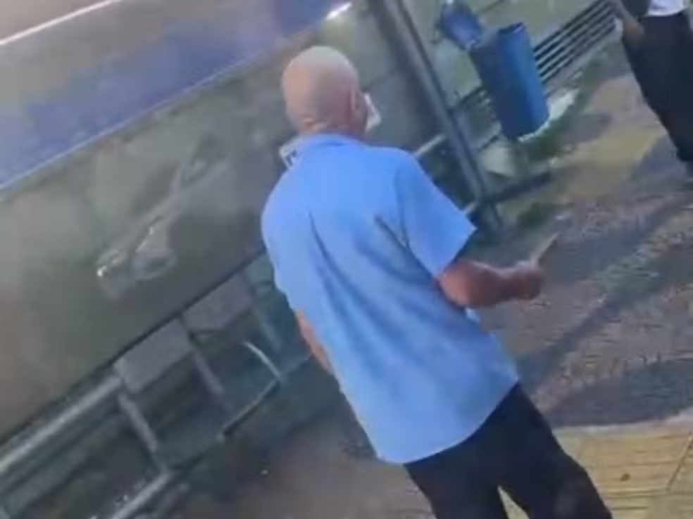 Motorista de ônibus é demitido após ameaçar passageiro com facão em Campinas