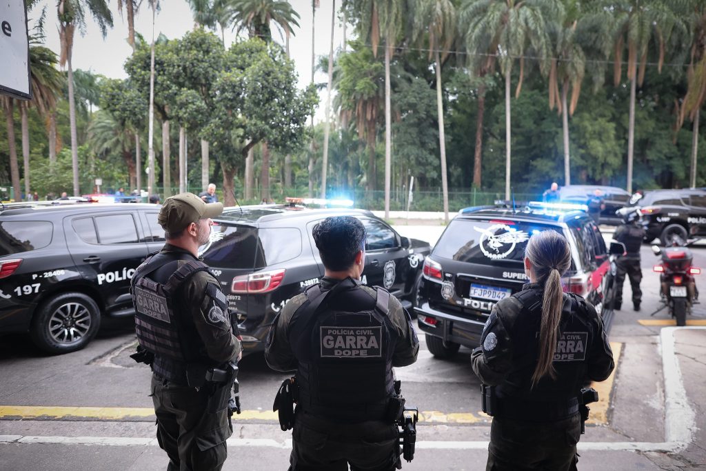 Polícia