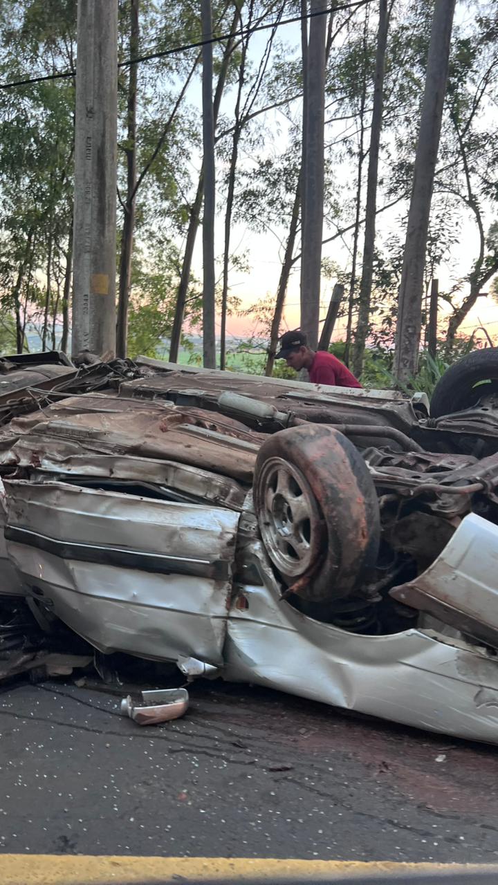 Sete ficam feridos em capotamento na Serra de São Pedro; crianças estavam no veículo