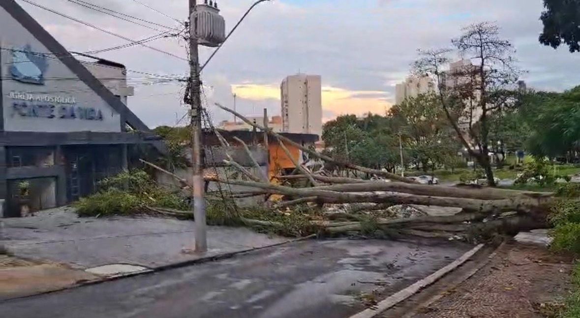 Chuva na tarde desta terça-feira provoca transtornos em Campinas