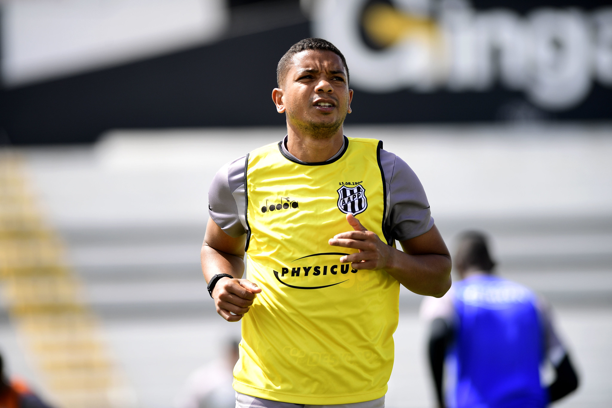 Ponte Preta discute renovação de David Braz e Danilo Barcelos