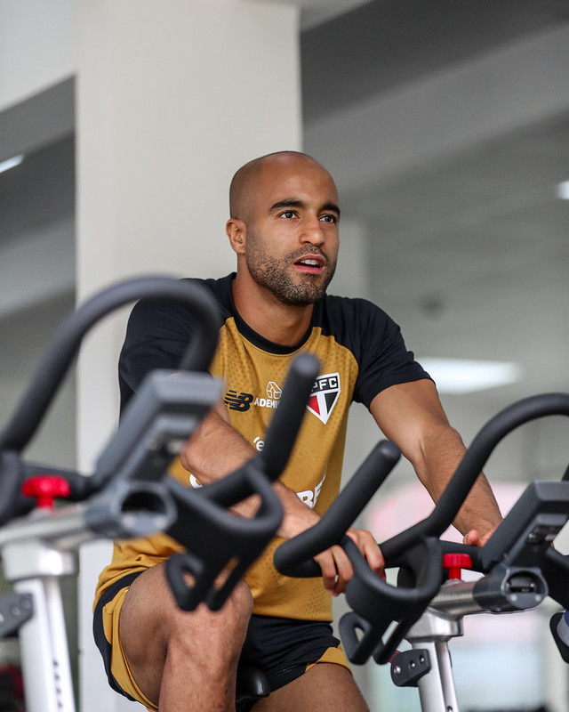 São Paulo espera contar com Lucas Moura para buscar recuperação contra o Vitória