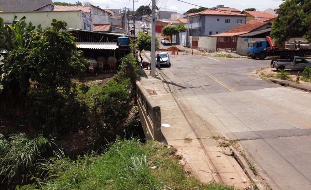 Ponte com desnível é interditada pela prefeitura de Hortolândia