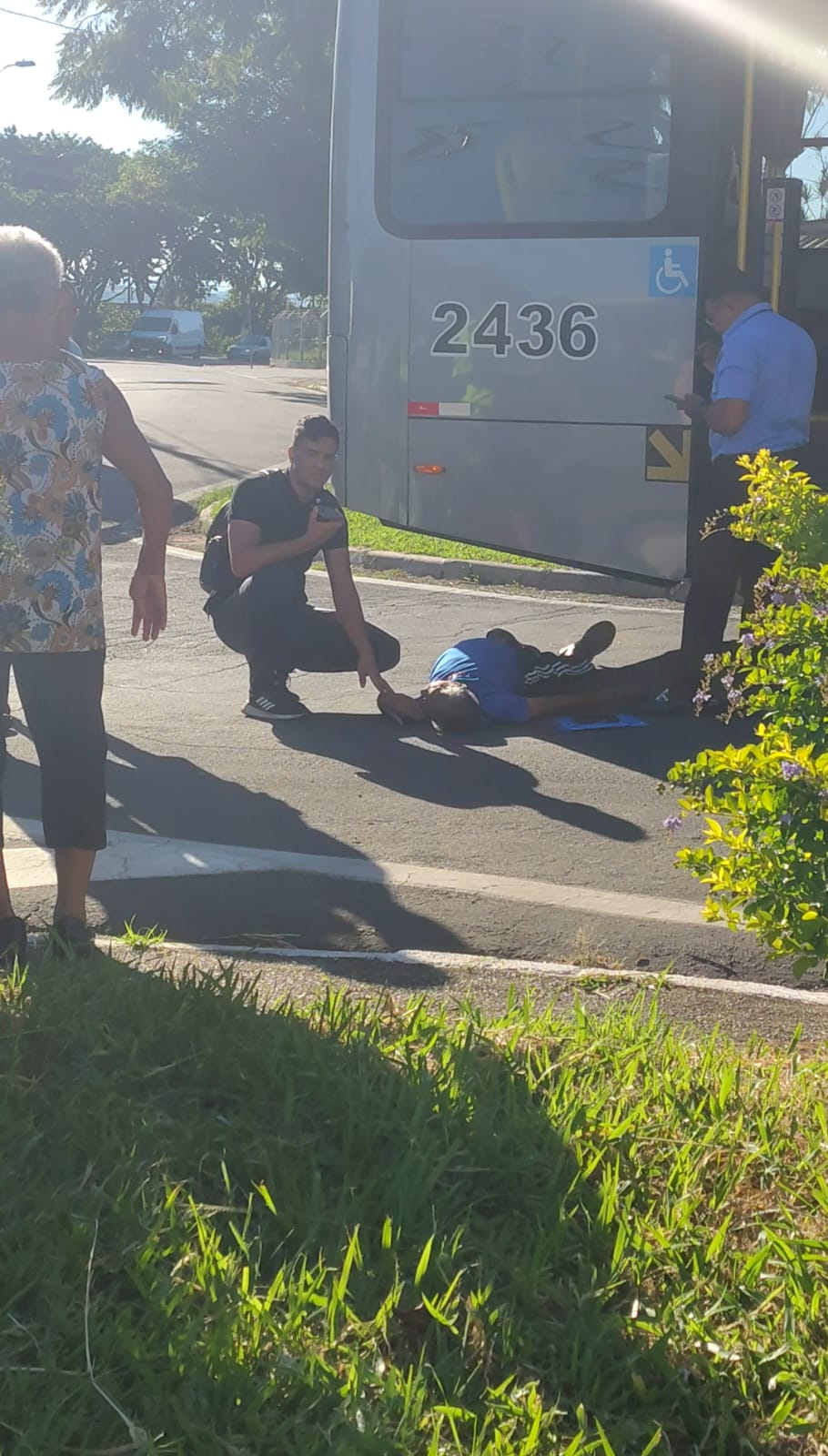 Porta em pane abre e homem cai de ônibus no Terminal Padre Anchieta