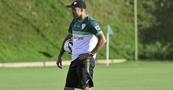 Técnico Roger Silva terá reforços no América-MG para encarar a Ponte Preta