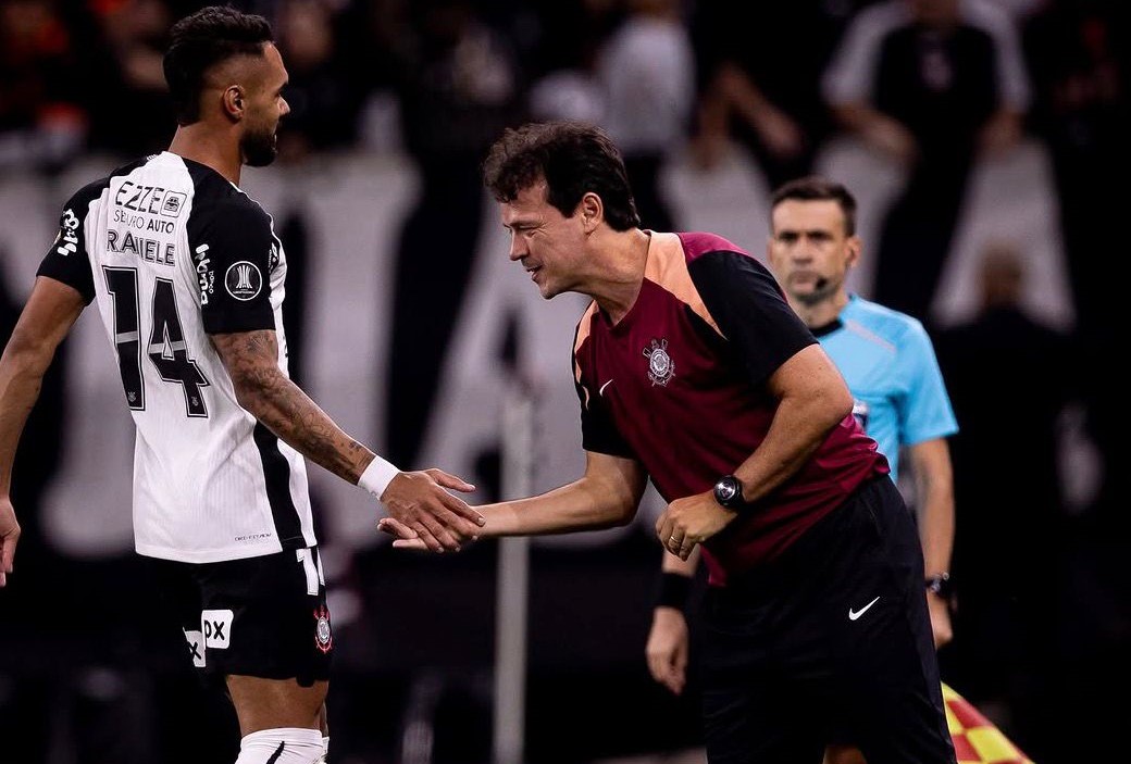 Técnico Fernando Diniz é só elogios aos jogadores do Corinthians pelo desempenho na Libertadores