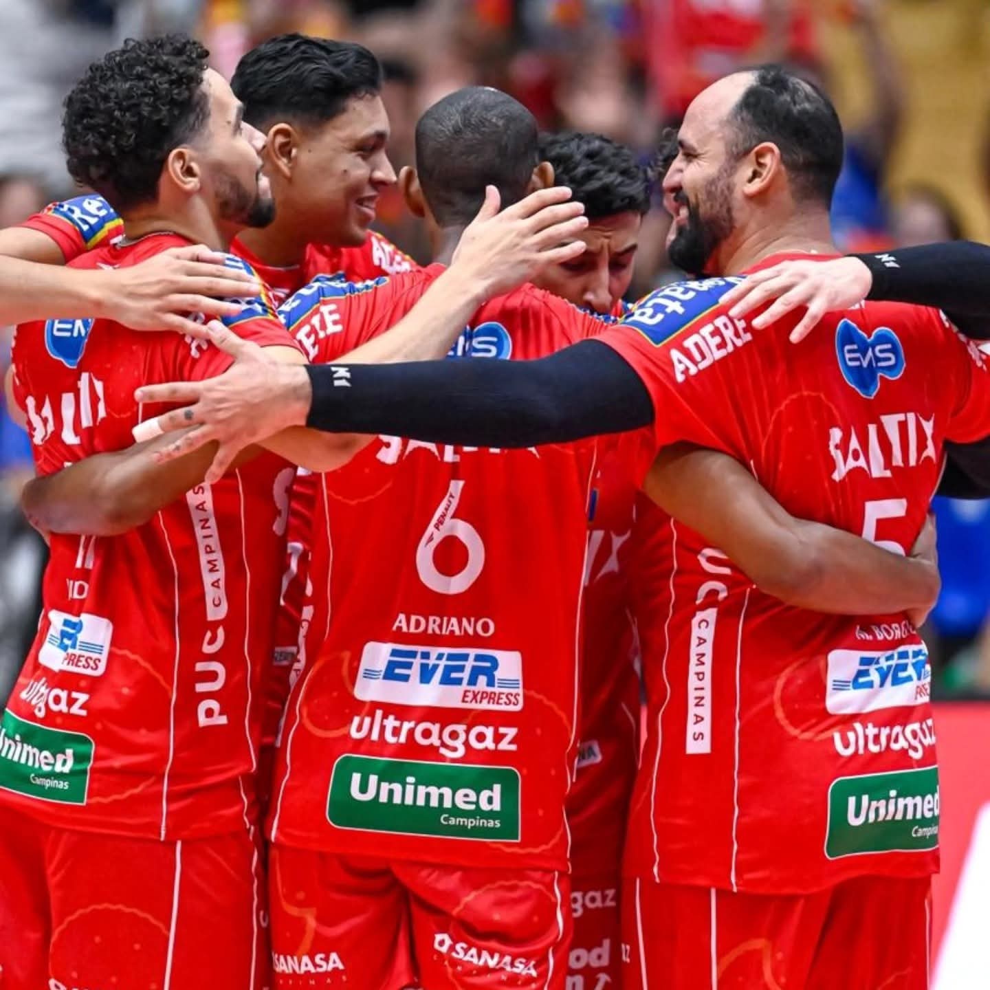 Vôlei Renata vence primeira partida da semifinal