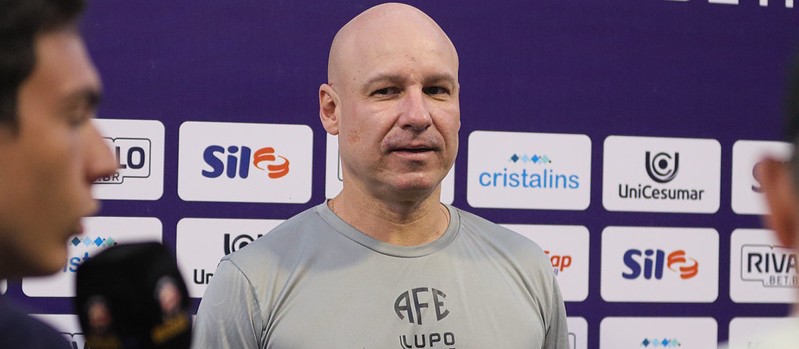 Ferrinha vai de time misto para encarar o Guarani nesta noite pela Série C
