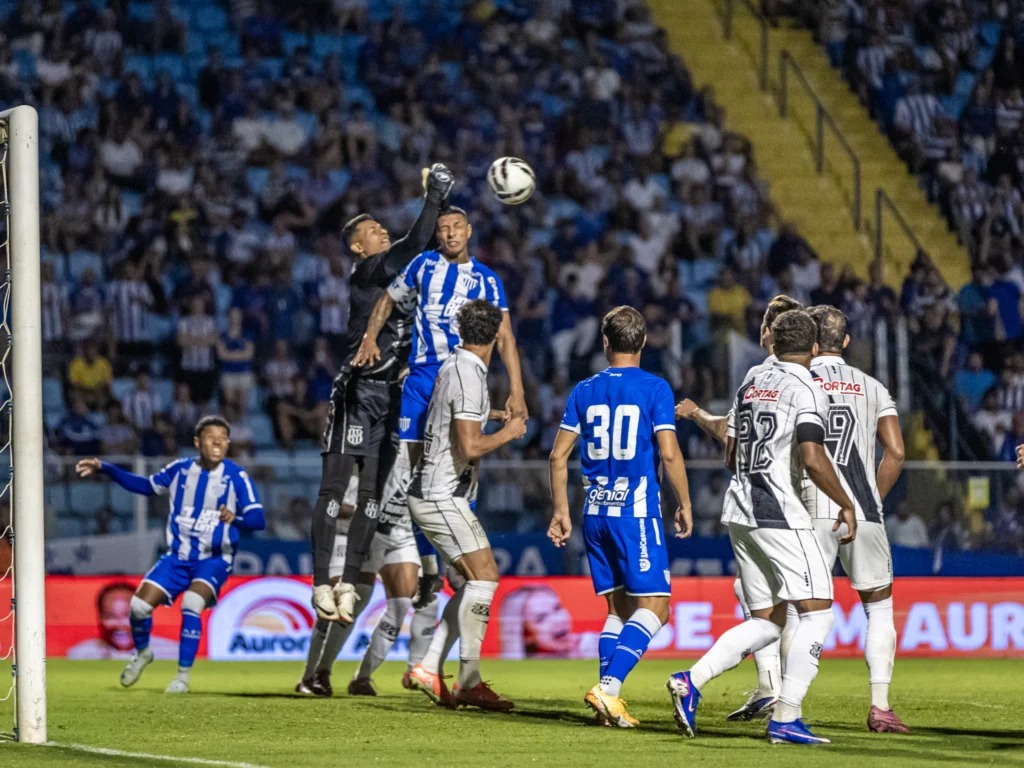 De virada, Ponte Preta vence o Avaí e conquista primeira vitória na Série B