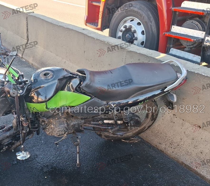 Motociclista bate na traseira de caminhão e morre na Anhanguera em Sumaré 