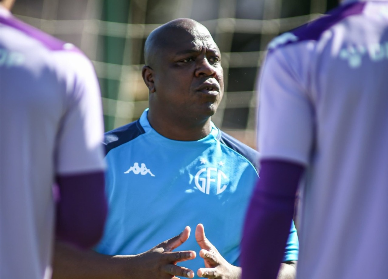 Preparador de goleiros deixa o Guarani para retornar ao Santos