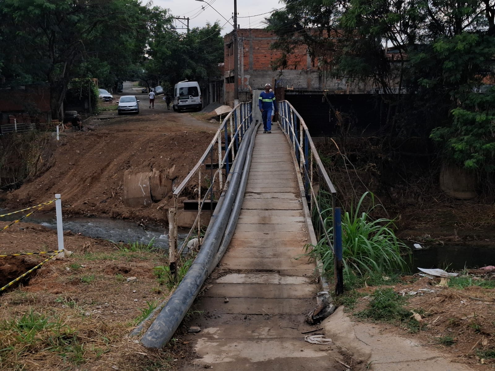 Ponte da Estrada do Filipão começa a ser construída após anos de espera de moradores