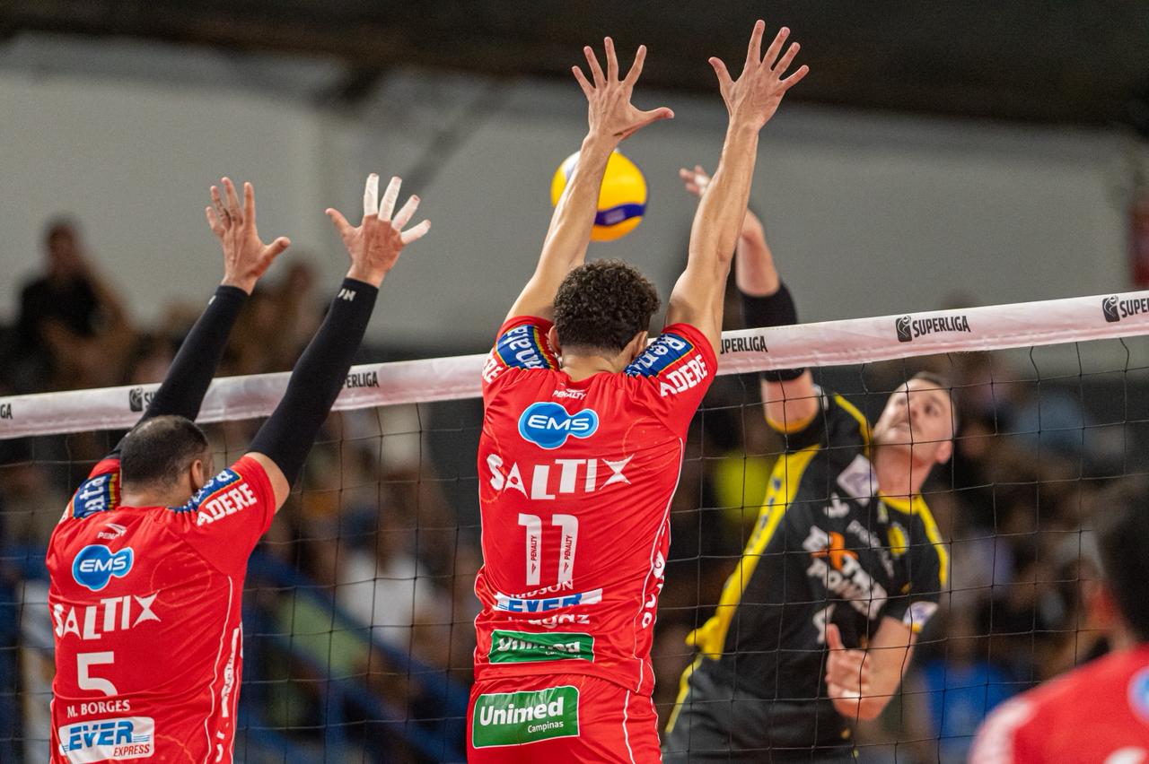 Vôlei Renata vence o Praia Clube e garante vaga na final da Superliga