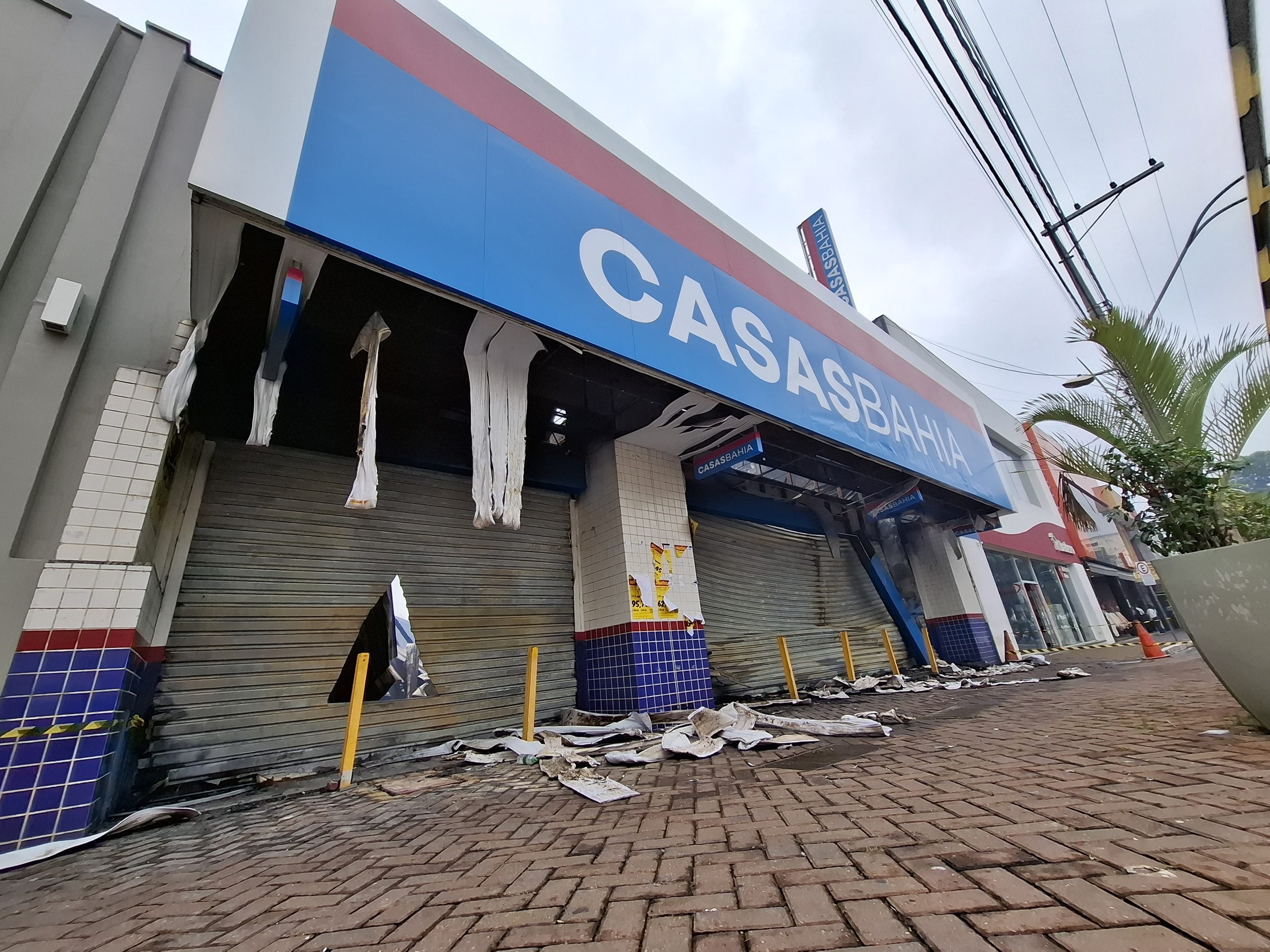 Investigação deve apontar causa de incêndio que destruiu loja em Santa Bárbara d'Oeste