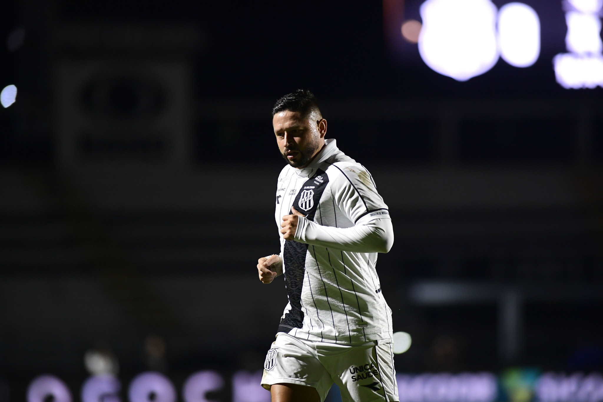 Após goleada para o Londrina, Elvis desabafa:  “O que nós fizemos foi vergonhoso”