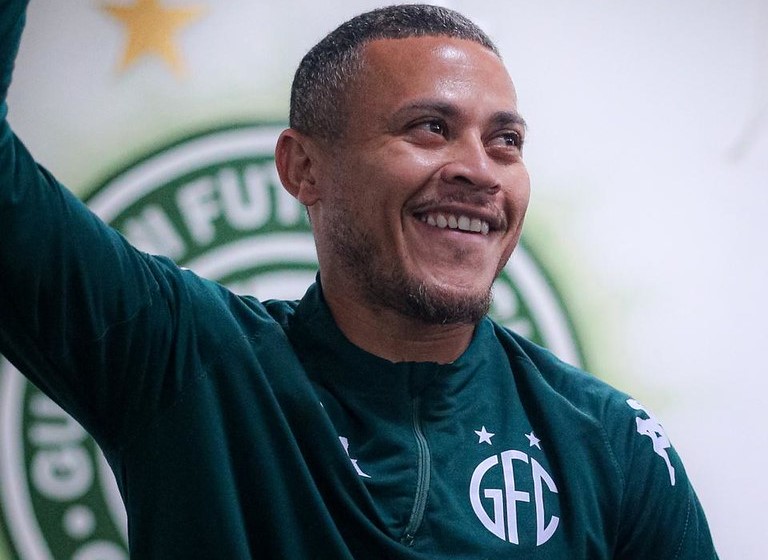 Desfalques atormentam técnico Elio Sizenando no Guarani