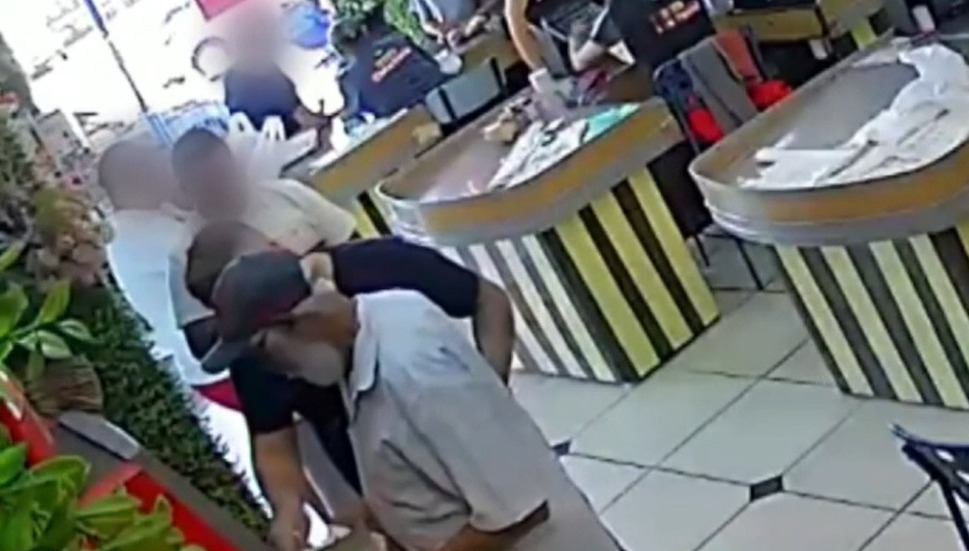Golpe em caixa eletrônico: idoso tem cartão trocado e perde mais de R$ 4 mil em supermercado de Campinas