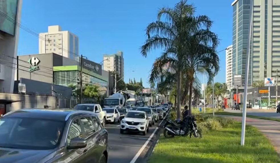 Mulher é atropelada por moto na Avenida Norte-Sul em Campinas