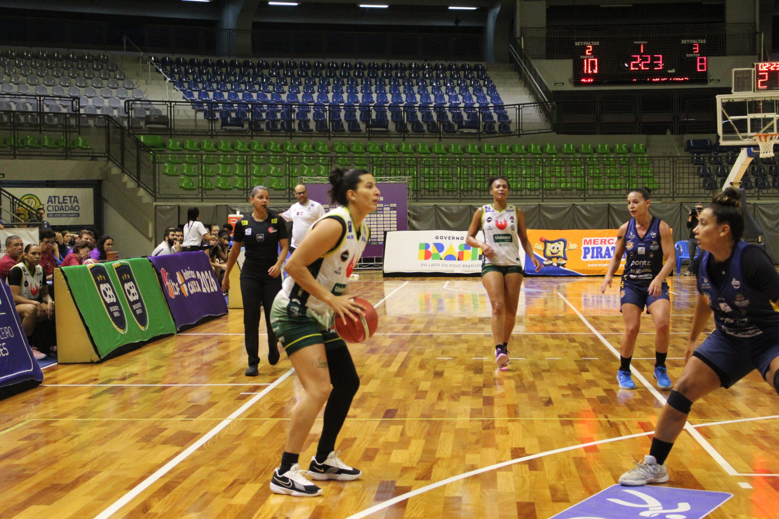 Em jogo emocionante, Campinas sai na frente do Sesi na semifinal da LBF