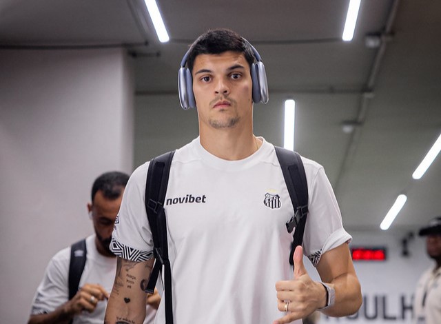 Goleiro do Santos tem lesão grave no ombro e fica fora do Campeonato Brasileiro