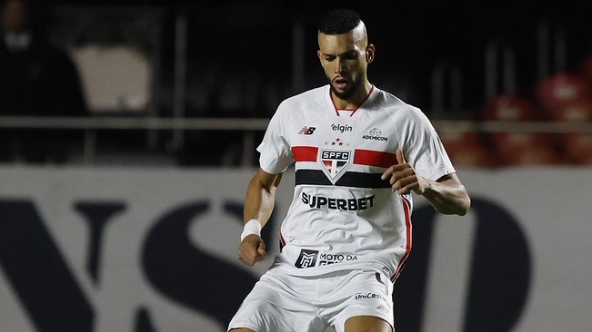 Ameaçado, zagueiro Dória pede rescisão de contrato no São Paulo