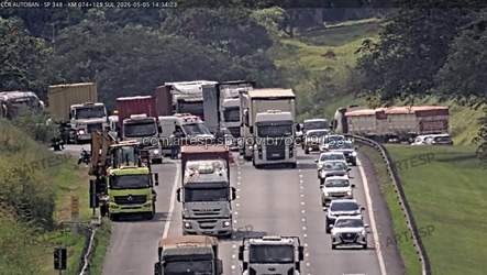 Motociclista morre após bater em traseira de carreta na Rod. dos Bandeirantes, em Itupeva 
