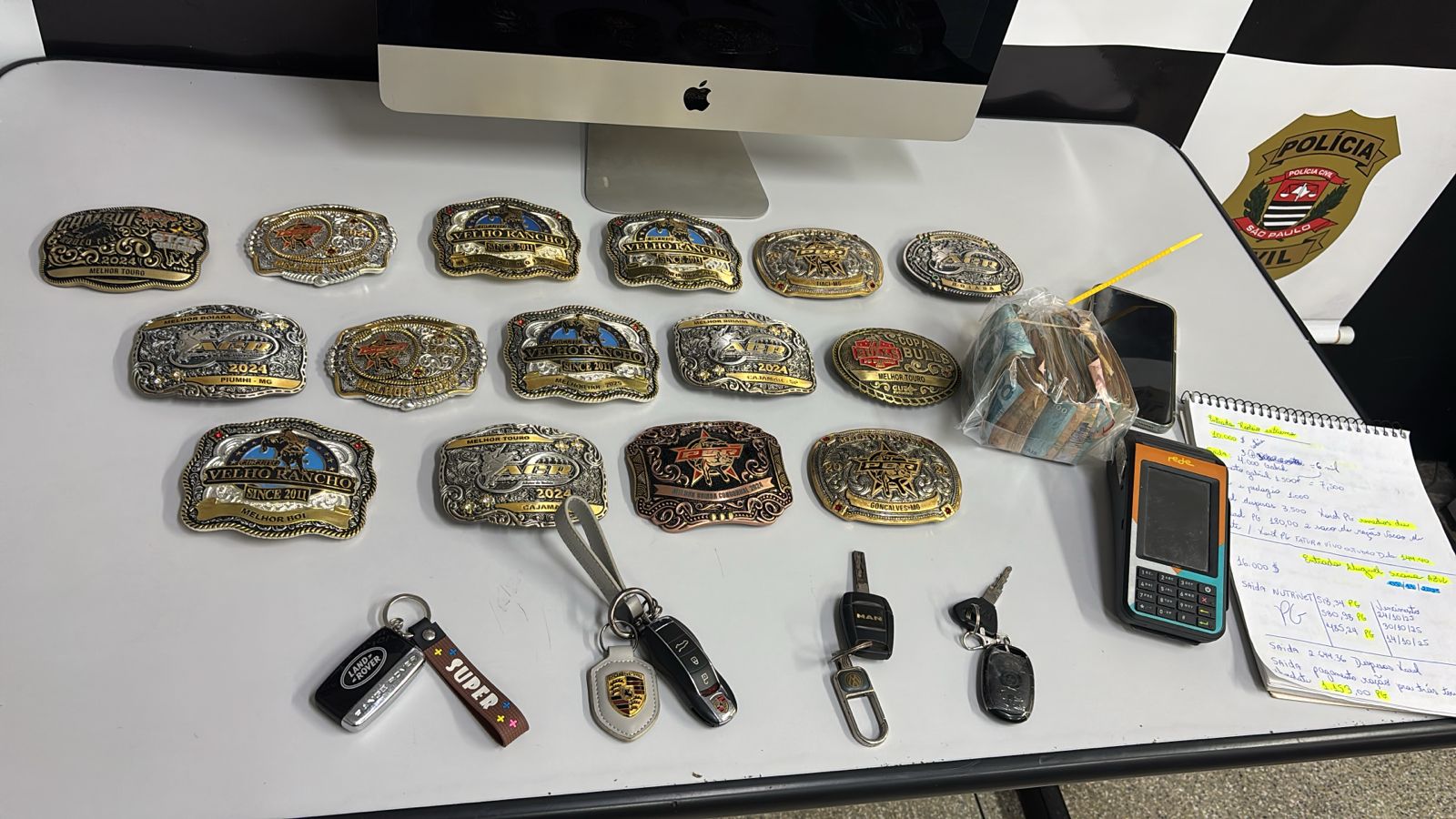 Fivelas apreendidas pela Polícia são de torneios vencidos pelo boi da raça Império, avaliado em R$ 1 milhão 
