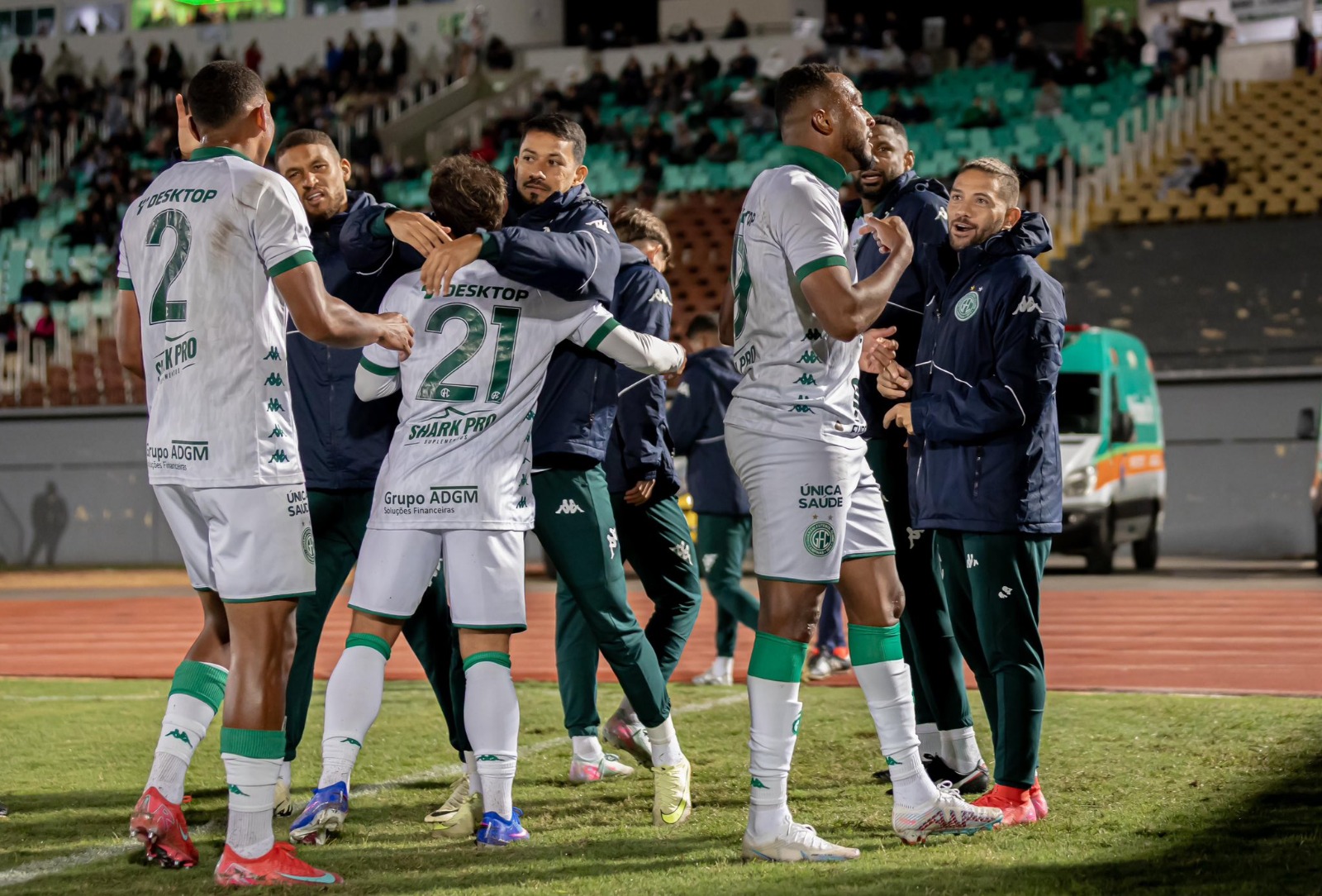 Em exibição de gala, Guarani goleia o Maringá fora de casa e ganha posições na Série C