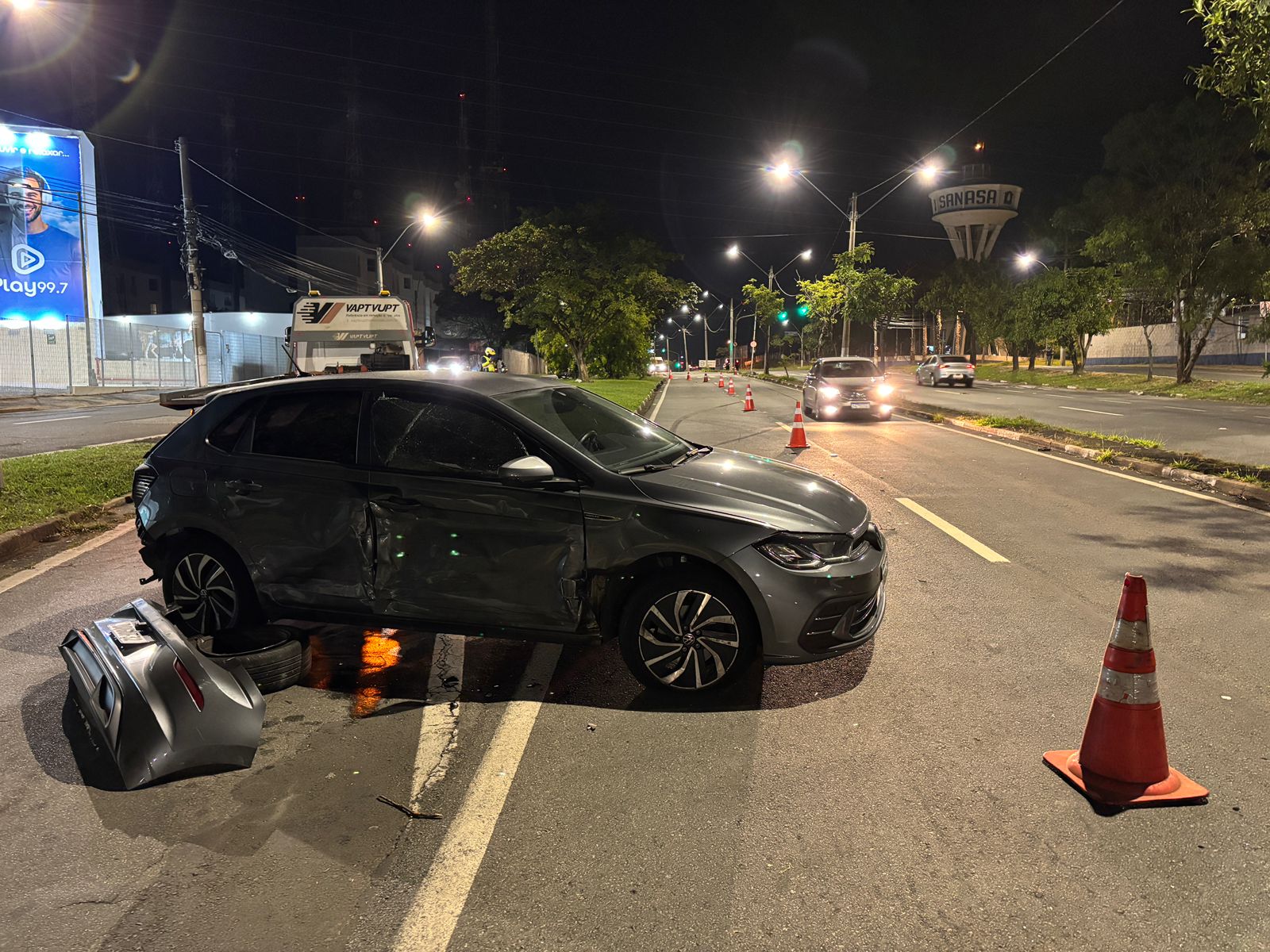 Acidente entre dois carros interdita trecho da Rod. Francisco Von Zuben em Campinas 