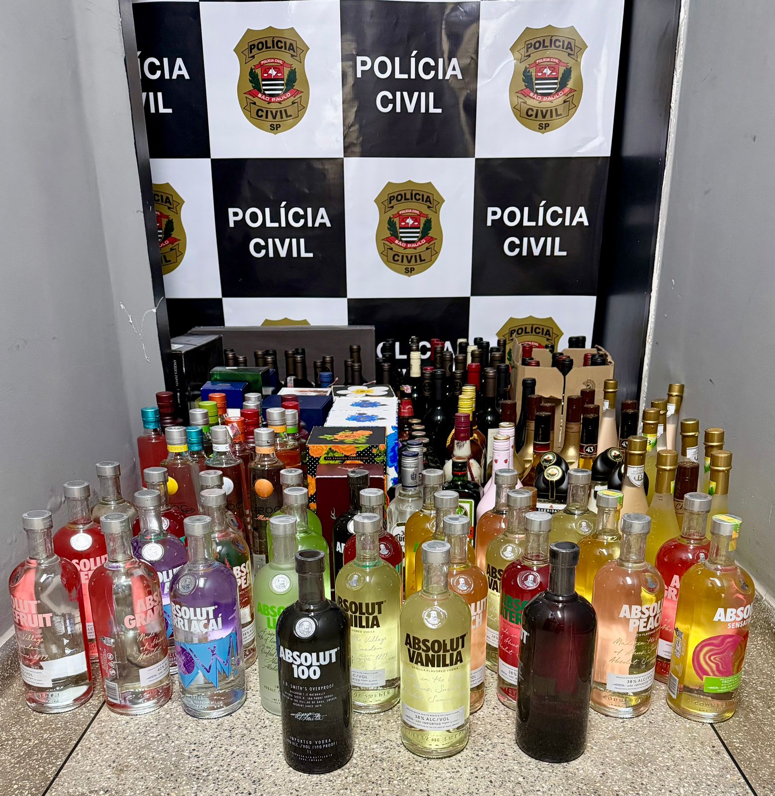Polícia apreende quase 200 garrafas de bebidas importadas irregulares em adega de Indaiatuba 