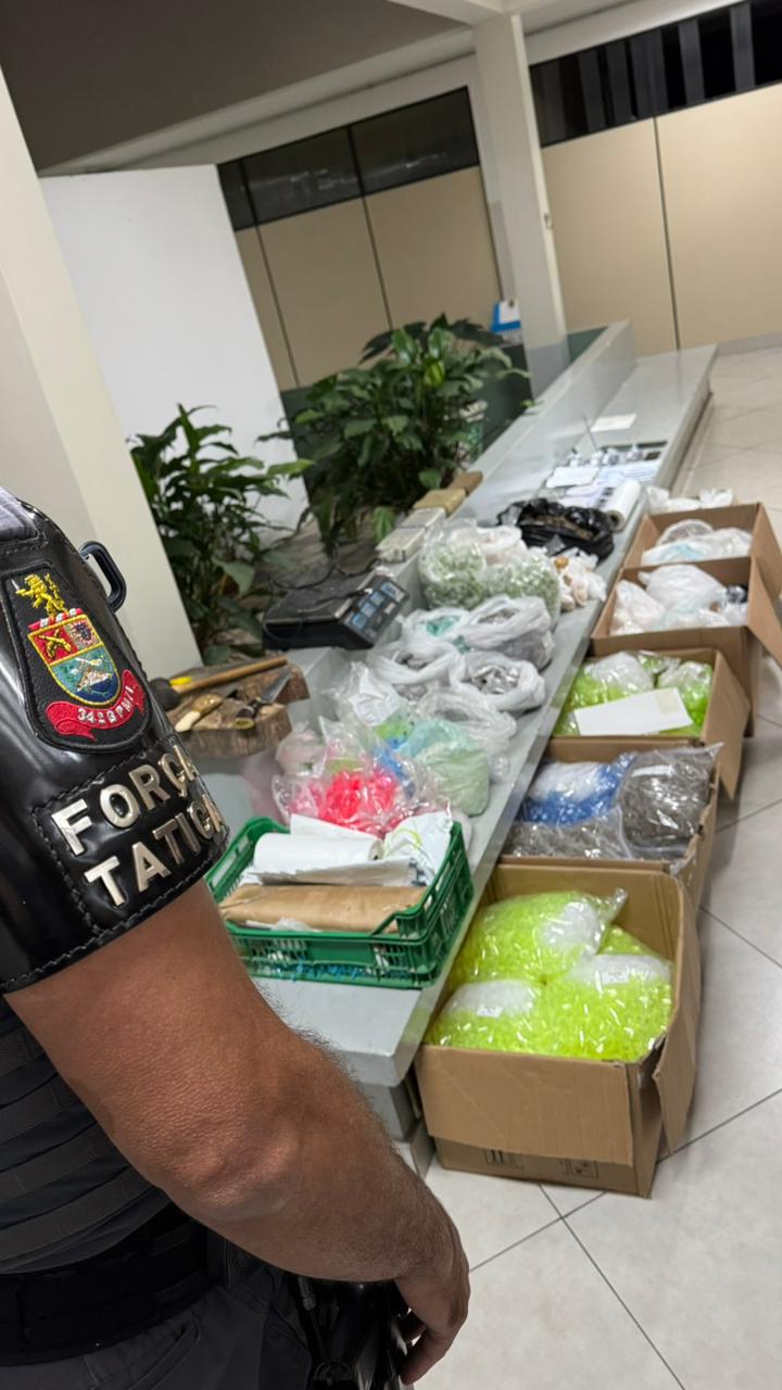 Polícia encontra laboratório de drogas em chalé de camping em Serra Negra 