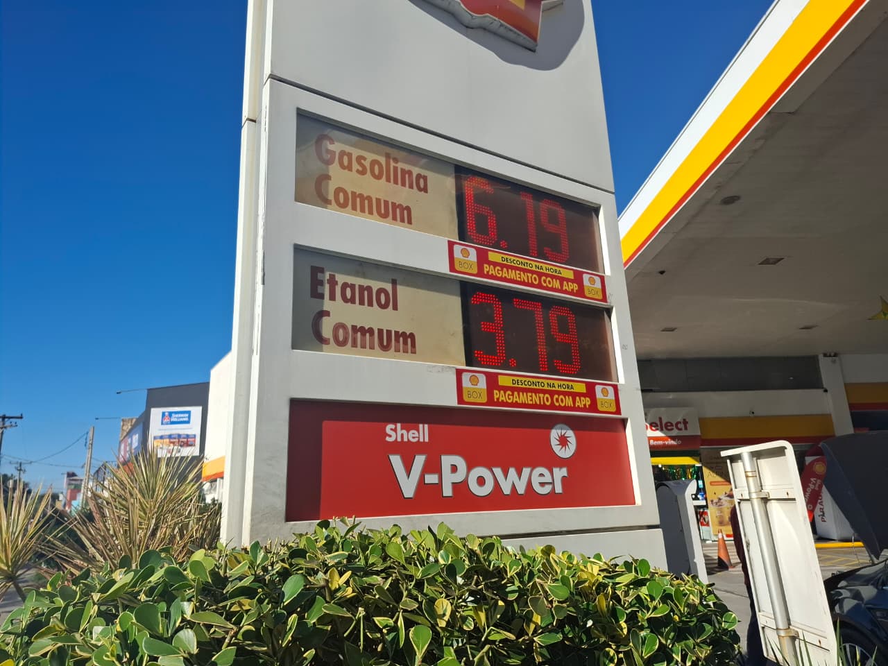 Petrobras reajusta gasolina, mas impacto ao consumidor deve ser de até R$ 0,03 por litro