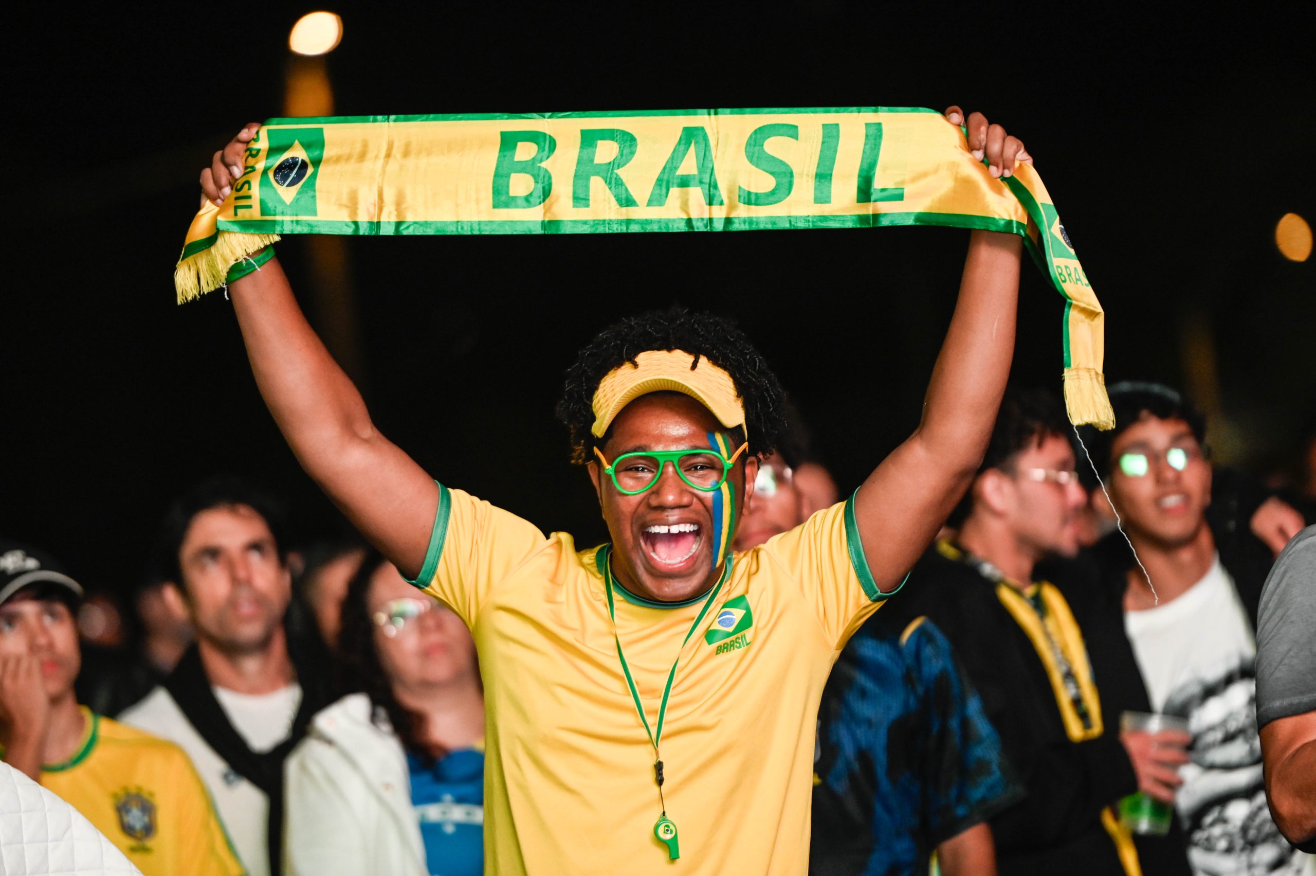 Arena do Torcedor reúne 7 mil pessoas para acompanhar seleção brasileira em Campinas