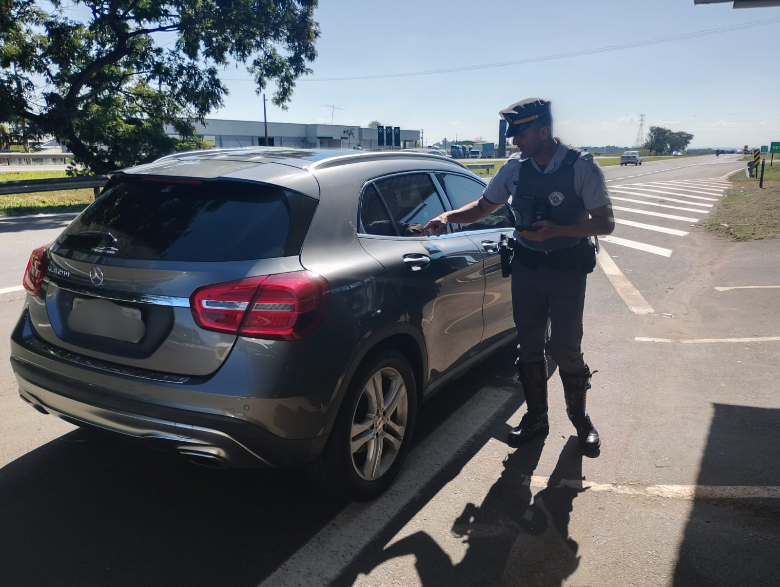 Polícia Rodoviária apreende veículo com 116 evasões de pedágios e R$ 56 mil em multas 
