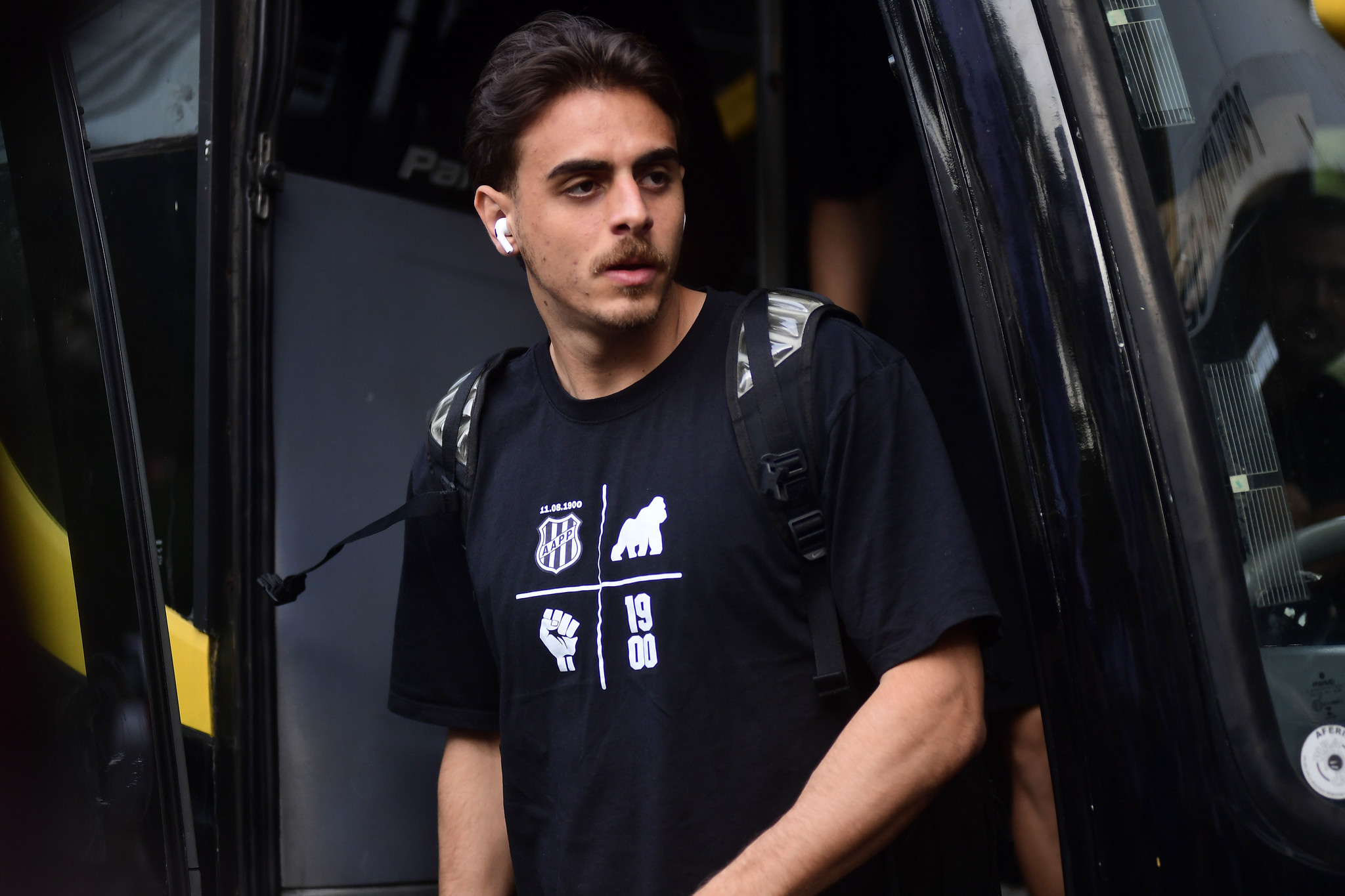 Com proposta do futebol japonês, zagueiro solicita rescisão de contrato com a Ponte Preta