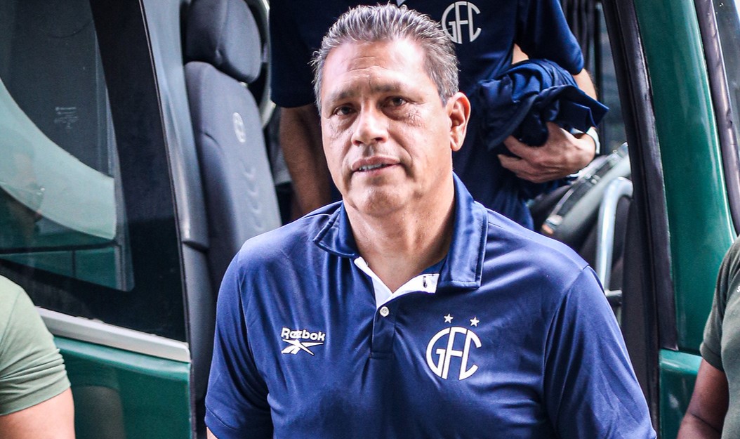 Elio Sizenando lamenta desempenho do Guarani na derrota para o Confiança