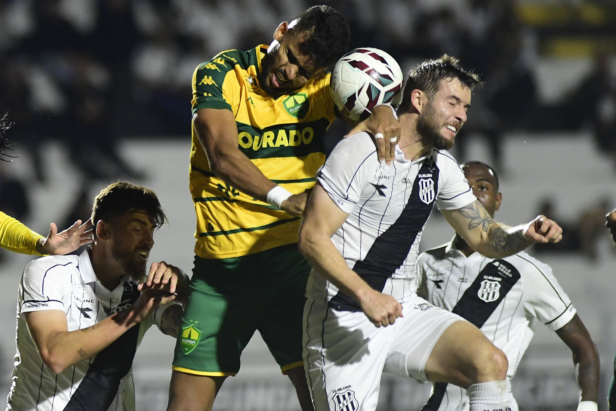 No Majestoso, Ponte Preta perde para o Cuiabá
