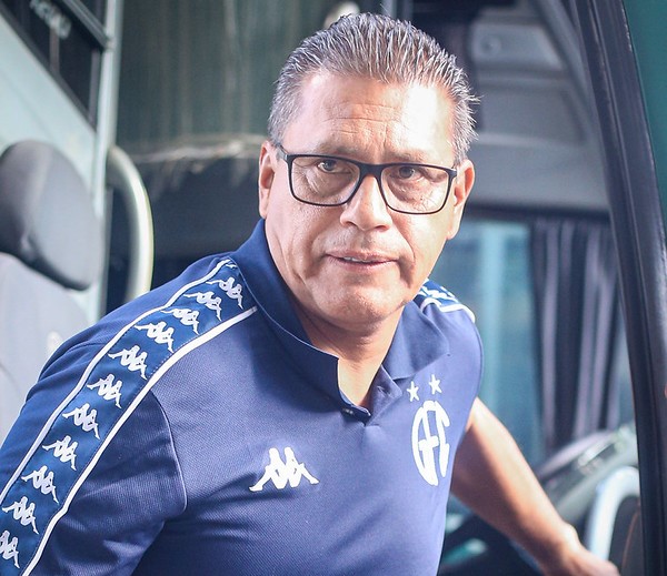 Técnico do Guarani, Elio Sizenando fala em caminho certo do Guarani na Série C