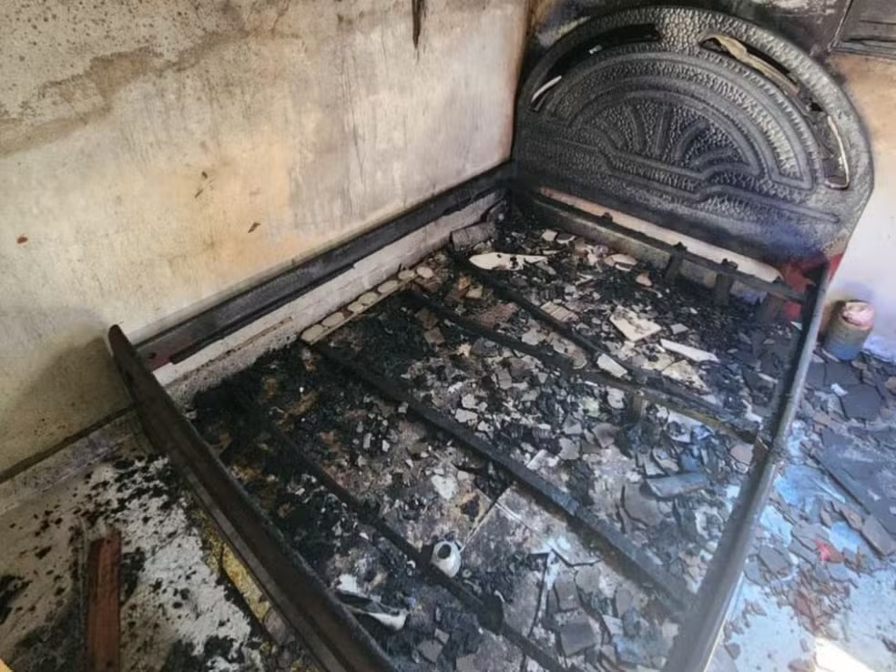 Mulher suspeita de atear fogo na casa do ex avisou sobre crime em áudio