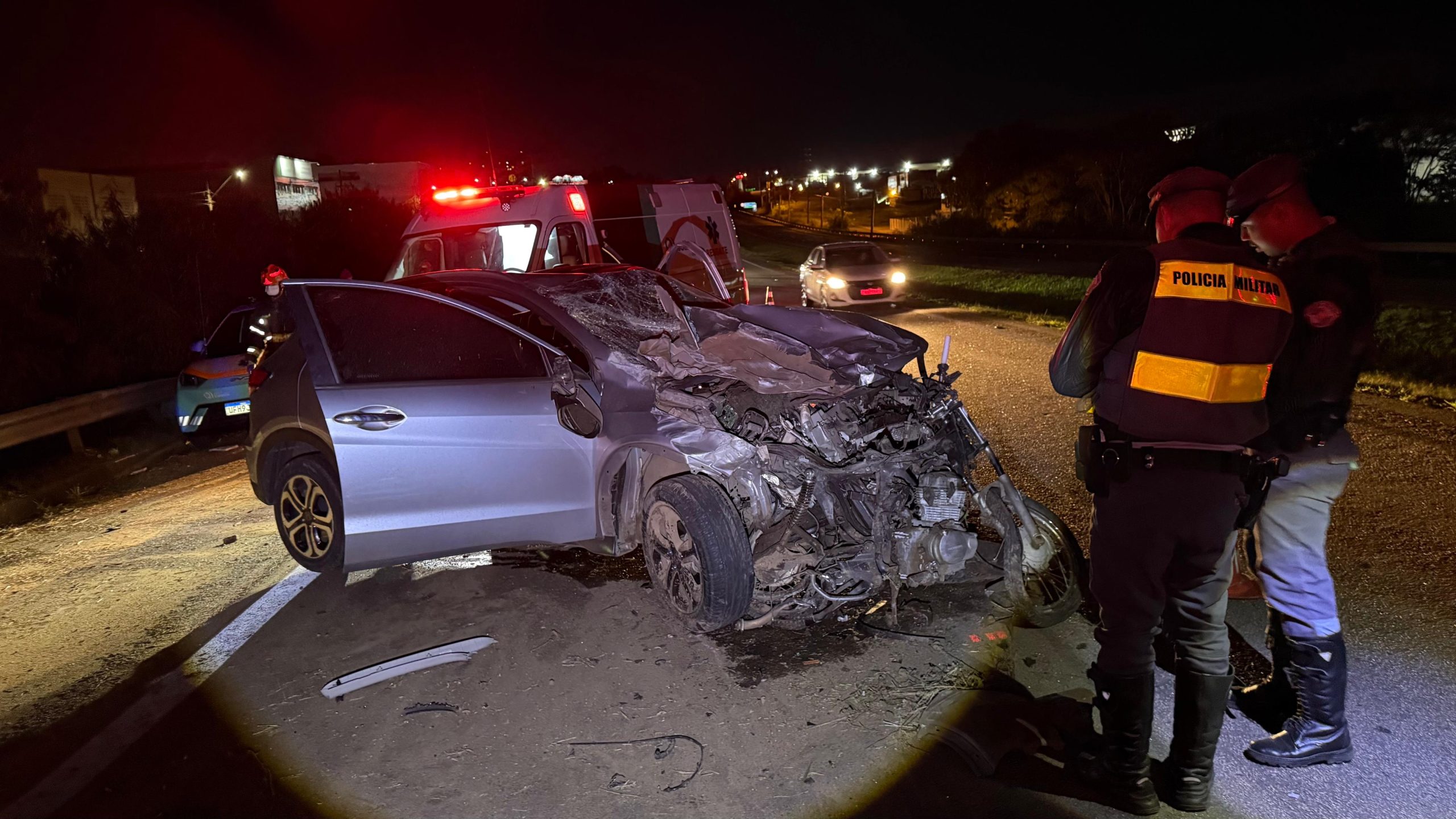 Motociclista morre após acidente envolvendo carro na Rod. Santos Dumont, em Indaiatuba