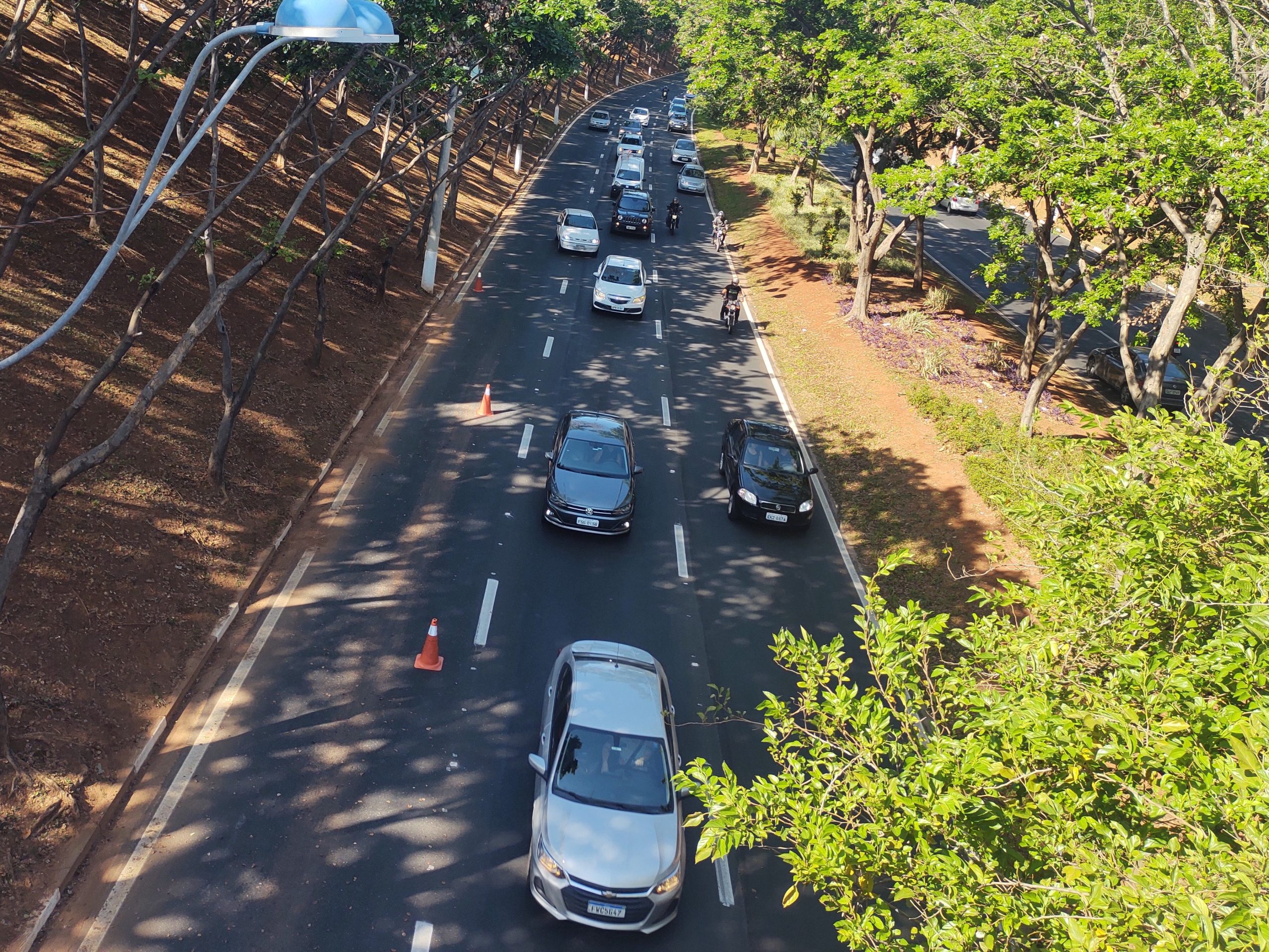 Campinas registra 5,5 mil multas por uso de celular ao volante em 2026