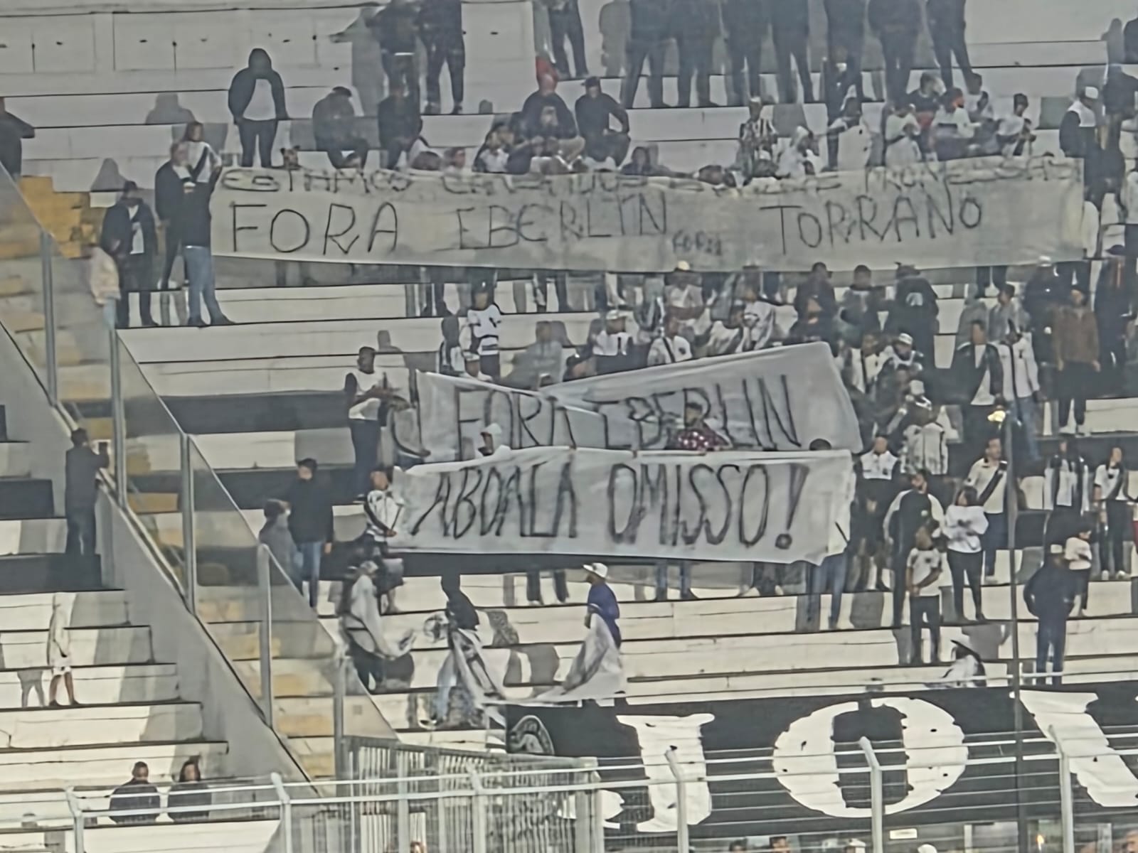 Expulsão, protesto contra diretoria e reclamação de pênalti: os detalhes de Ponte Preta e Botafogo-SP