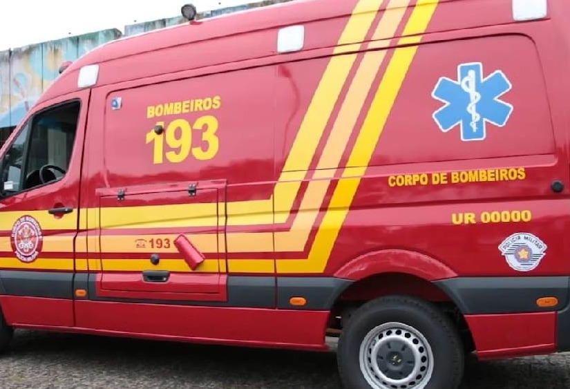 Motorista cochila ao volante e bate em poste na entrada de Valinhos 