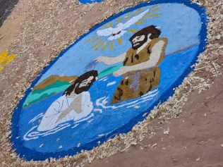Tapetes e procissões do Corpus Christi levam milhares às ruas de Campinas