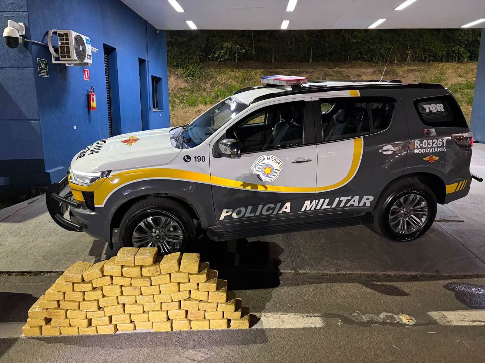 Motorista abandona carro com mais de 73 kg de maconha e foge após tentativa de abordagem em Rio Claro 