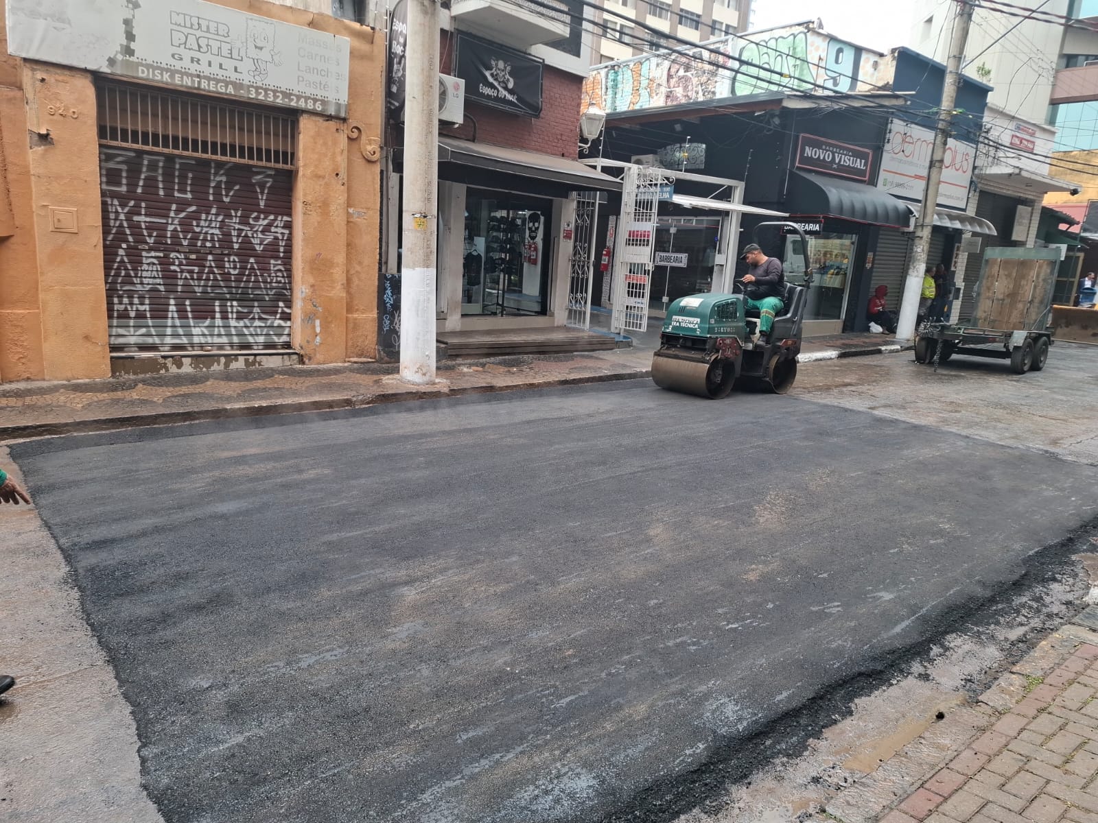 Trecho da Barão de Jaguara é liberado após reparo de afundamento na via 
