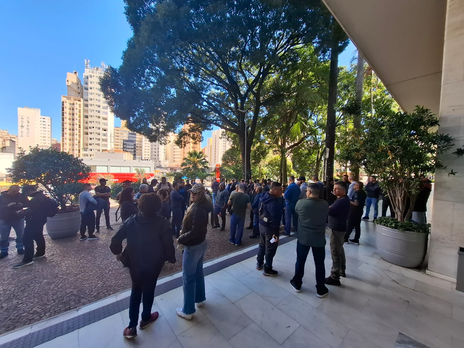 Guardas municipais protestam por plano de carreira e salários em Campinas