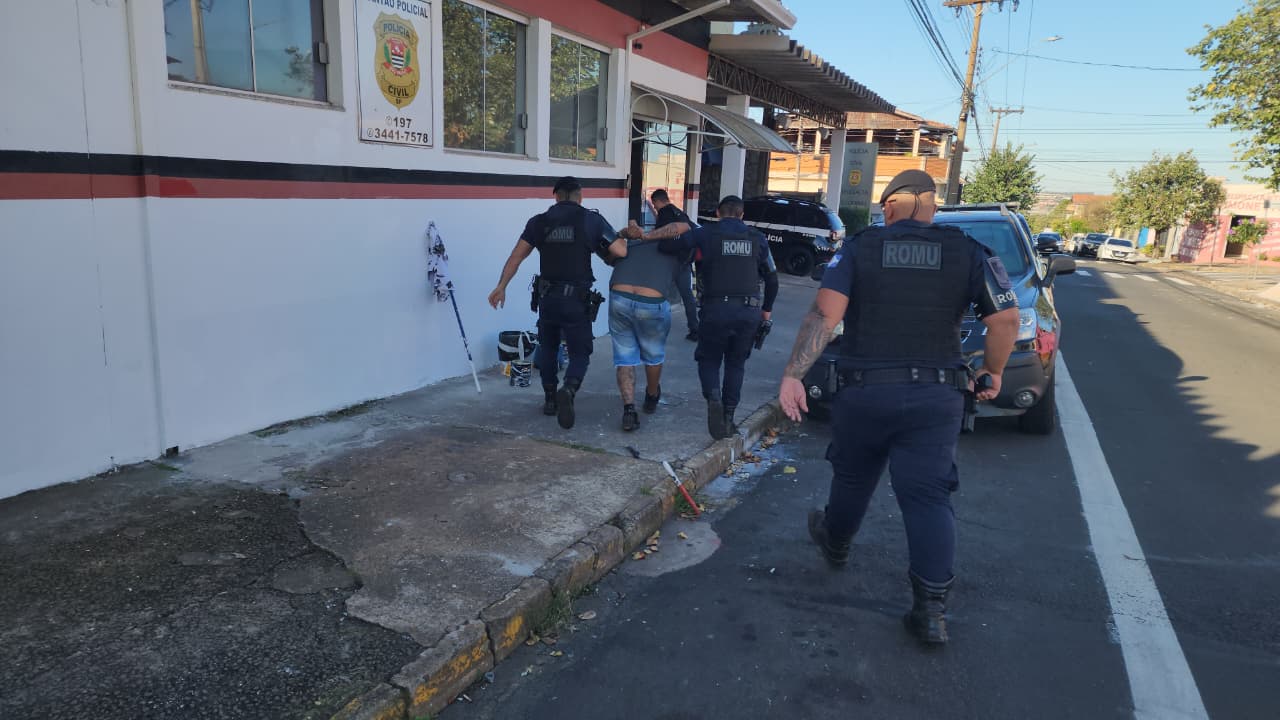 Suspeito de tráfico tenta subornar guardas após flagrante em Limeira